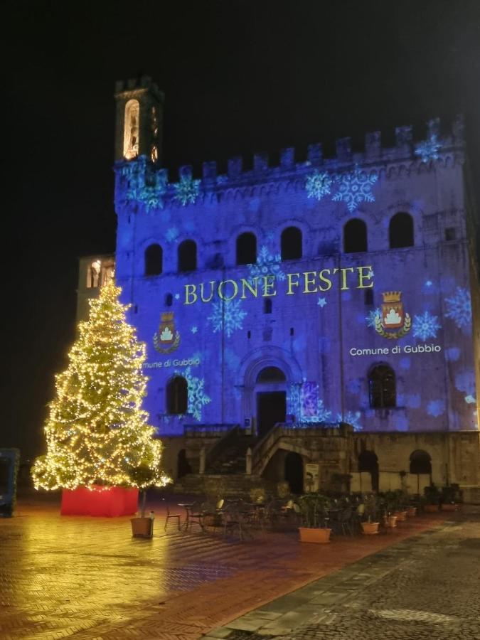 La Casetta Al Teatro Romano Gubbio Bagian luar foto